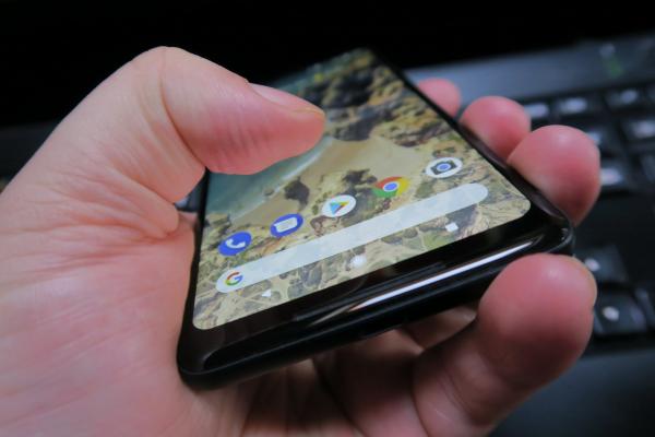 Google Pixel 2 XL: Design mai rafinat decât la Pixel XL