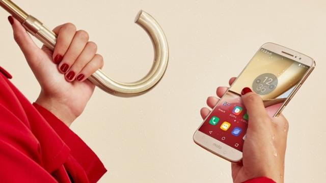 <b>Motorola Moto M la doar ~690 lei cu TVA inclus în varianta cu 4 GB RAM! Îl găsiți în oferta Lightinthebox</b>Din partea celor de la Light in the Box avem astăzi o nouă ofertă specială, una destinată smartphone-ului Motorola Moto M ce se vinde acum pentru suma de doar 148.19 dolari. Odată ce adăugați și TVA-ul de 19% ce trebuie plătit