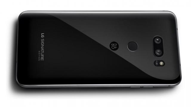 <b>LG V30 Signature Edition debutează în ediție limitată; costă 1.800 dolari și numai 300 unități vor fi produse</b>Pe piața sud-coreeană cei de la LG Electronics au introdus astăzi o ediție limitată a phablet-ului LG V30 și anume telefonul numit LG Signature Edition. După cum probabil știți, LG vinde mai multe produse din această serie Signature 