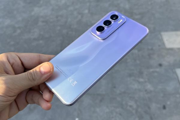 OPPO reno12 Pro: Hardware high midrange, cu 3 camere de 50 MP