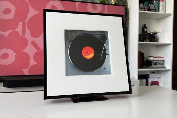 Samsung Music Frame LS06D Review: Boxa artiștilor camuflată în tablou și un accesoriu ce completează experiența The Frame TV 