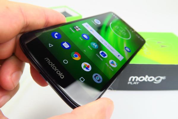Motorola Moto G6 Play Unboxing: cel mai accesibil Moto G6 e aici, cu baterie mare, spate din sticlă (Video)