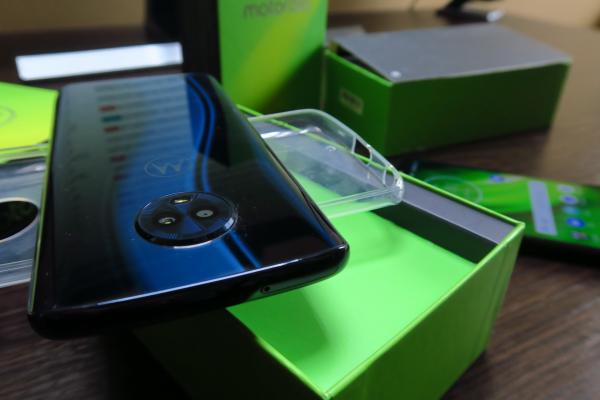 Motorola Moto G6 Unboxing: soluţia mediană din gama G6 e aici, plusând la cameră şi ecran (Video)