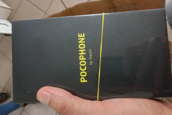 Xiaomi Pocophone F1 într-un prim unboxing direct din România! Aflăm și rezultate AnTuTu