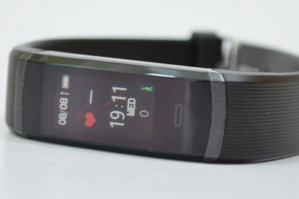 Prezentare Makibes HR3: Smartband accesibil cu monitorizare continuă a pulsului și certificare IP67