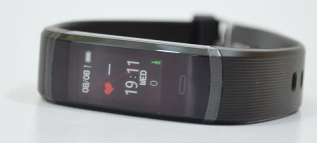 Prezentare Makibes HR3: Smartband accesibil cu monitorizare continuă a pulsului și certificare IP67