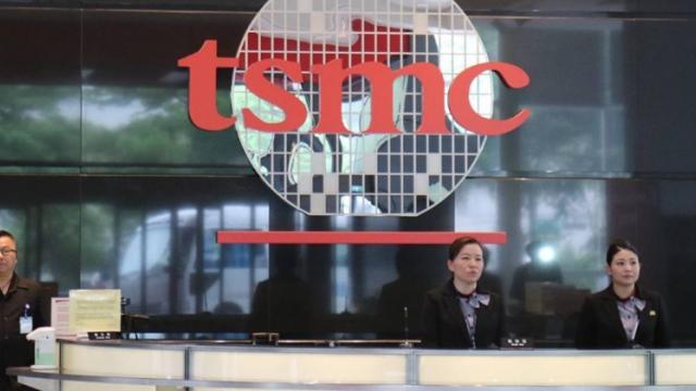 <b>TSMC, compania ce produce cipset-uri pentru Apple suferă un atac informatic; Un virus pune producția de componente în standby</b>Chiar la început de săptămână avem o veste inedită ce afectează Apple, aceea că PC-urile fabricantului de procesoare TSMC au fost infectate cu un virus ce i-a obligat pe oficial să pună producția în standby. Aici sunt realizate și cipset-urile