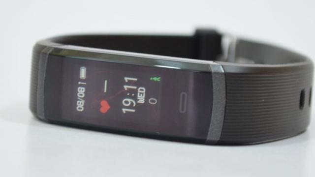 <b>Prezentare Makibes HR3: Smartband accesibil cu monitorizare continuă a pulsului și certificare IP67</b>Unul dintre dispozitivele pe care le-am testat în ultima vreme a fost și brățara inteligentă Makibes HR3, un purtabil despre care aflați astăzi totul și desigur impresiile mele. L-am folosit mai bine de o săptămână și astfel am descoperit că 