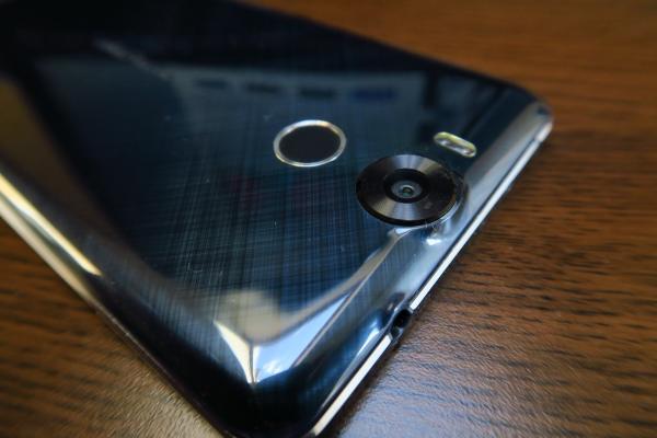 Ulefone Power: Design masiv şi solid, totuşi mai compact decât alte modele battery phone