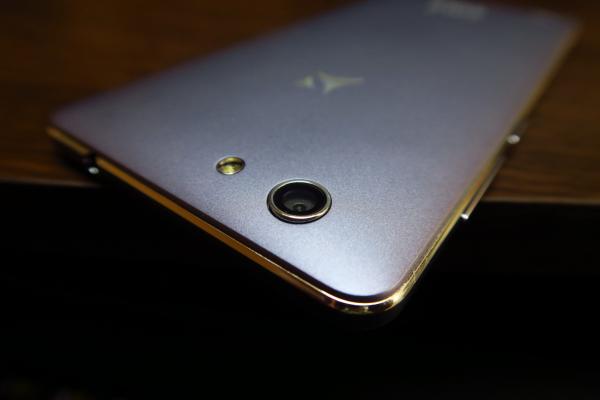 Allview X3 Soul Lite: Camera pentru care expresia "numa' bun de Facebook" există