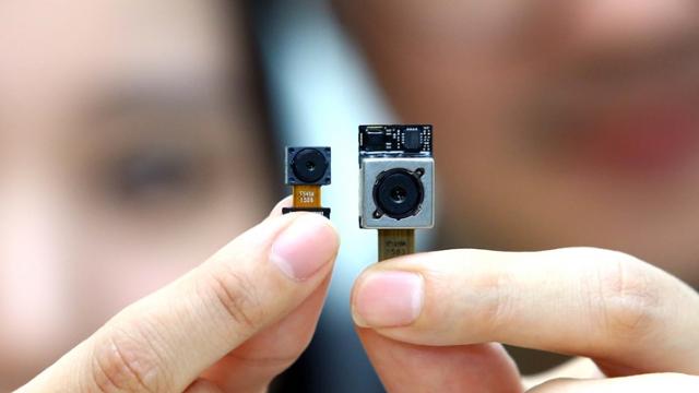 <b>LG Innotek plănuiește ridicarea unei fabrici în Vietnam pentru dezvoltarea de module foto ce vor ajunge pe iPhone 8</b>Prin intermediul unui raport emis de către publicația Korea Economic Daily, aflăm astăzi că sud-coreenii de la LG plănuiesc ridicarea unei fabrici în Vietnam unde ar urma să fie dezvoltate module foto pentru iPhone 8. Această locație ar fi fost aleasă 