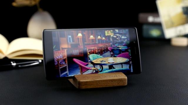 <b>Vernee începe livrarea modelului Apollo Lite și vedem un prim hands-on cu terminalul de 200 dolari</b>Cei de la Vernee au demarat de curând startul livrărilor de smartphone-uri Apollo lite, și astăzi avem ocazia să privim și asupra unui prim clip de tip hands-on cu dispozitivul în cauză. Acest telefon este comercializat de unii retaileri la un preț de 200