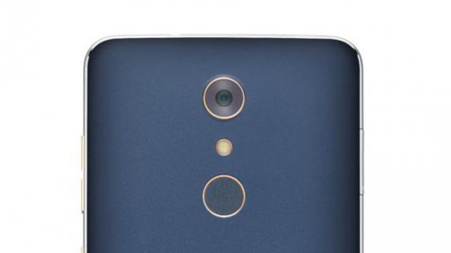 <b>ZTE ZMAX Pro debutează în SUA la un preț de 99 dolari; display FHD de 6 inch, scanner de amprente și port USB Type-C</b>La mijlocul lunii mai ni se prezentau o serie de imagini cu viitorul phablet de buget al celor de la ZTE, și anume modelul ZMAX Pro - terminal care sosea alături de un modul foto duală. Din nefericire, compania a renunțat la un asemenea senzor foto, lucru