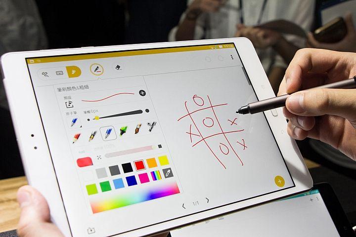 Asus ZenPad 3S - Fotografii hands-on: Asus ZenPad 3s 10 (3).jpg