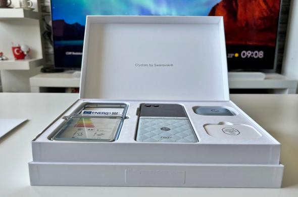 Motorola razr 60 Swarovski - Unboxing: Motorola-razr-60-Swarovski_005.jpg