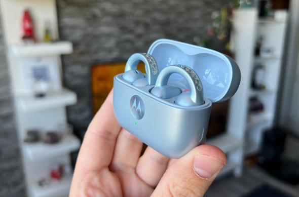 Motorola buds Loop Swarovski - Design: Moto-Buds-Loop-Swarovski_007.jpg
