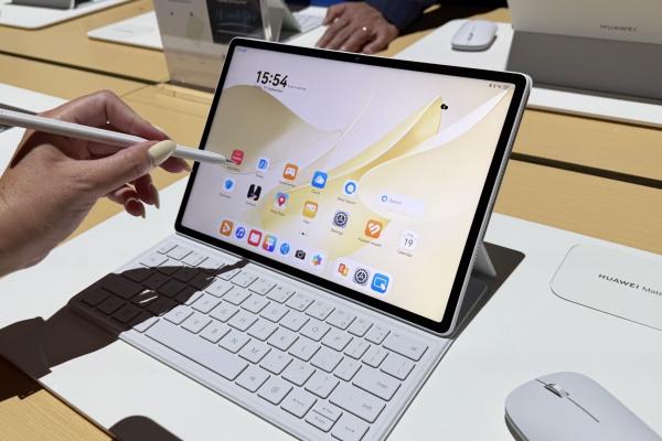 Huawei MatePad 12X 2025 Hands on: impresii despre tableta PaperMatte de 599 euro, cu extra productivitate