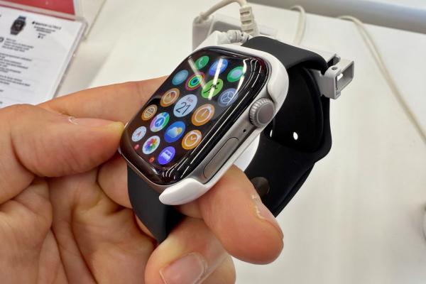 Am pus mâna pe Apple Watch Series 11, ceas cu 5G, prevenţia hipertensiunii şi ecran mai bine protejat