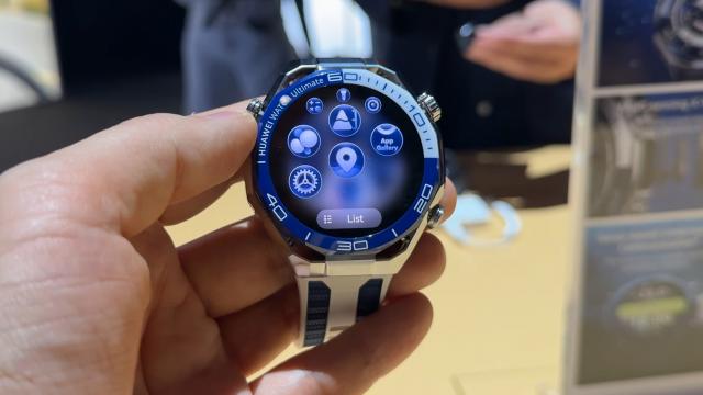 <b>Huawei Watch Ultimate 2 impresii: comunică prin sonar sub apă, are autonomie de 11 zile, se conectează la Insta360, DJI</b>Evenimentul Huawei de la Paris, de pe 19 septembrie nu a fost doar despre seria Watch GT 6. A debutat şi Huawei Watch Ultimate 2, un ceas pentru cei care fac scufundări, joacă golf şi merg în drumeţii montane intense. E un ceas ceva mai premium