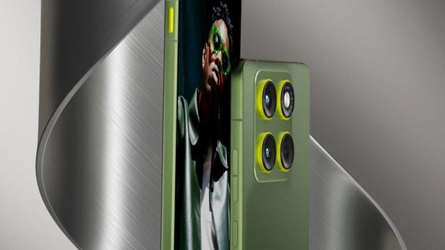 <b>Rival Motorola pentru iPhone Air? Scăparea lui Motorola edge 70 merge în direcţia ultrasubțire</b>Se pare că şi Motorola e gata să concureze pe piaţa telefoanelor ultrasubţiri, prin noul model Motorola edge 70. El tocmai a scăpat într-o randare dezvăluită de zvonacul Evan Blass. O analizăm mai jos