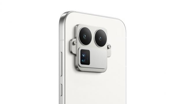 <b>Realme GT 8 Pro inaugurează un design nou pentru modulul foto, tip roboțel; Avem și listare GeekBench</b>Cum privite din față telefoanele nu prea se mai diferențiază unele de altele, în prezent se pune mare accent pe cum arată modulul foto. Avem tot soiul de forme geometrice, de la module dreptunghiulare, la unele pătrate și desigur rotunde
