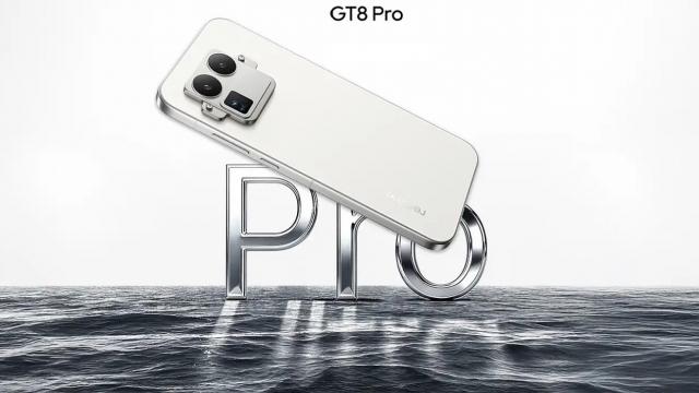 <b>realme GT 8 Pro apare în noi teasere și scăpări: Baterie de 7000 mAh, display pentru gameri, modul foto interschimbabil?</b>realme urmează să lanseze în luna octombrie un nou flagship de top, succesor direct pentru realme GT 7 Pro. Conform teaserelor recent ajunse pe web, e posibil să vorbim chiar despre o serie de telefoane ce include două sau trei modele diferite