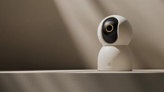 <b>Xiaomi Smart Camera C701 a debutat în România! Cameră inteligentă 4K, cu AI integrat, Night Vision și alerte personalizate</b>Zi importantă astăzi pentru Xiaomi. Compania tocmai a lansat la nivel global noile sale smartphone-uri de top sub seria Xiaomi 15T. Pe lânga aceste terminale, compania extinde portofoliul de soluții smart home cu noua cameră Xiaomi Smart Camera C701