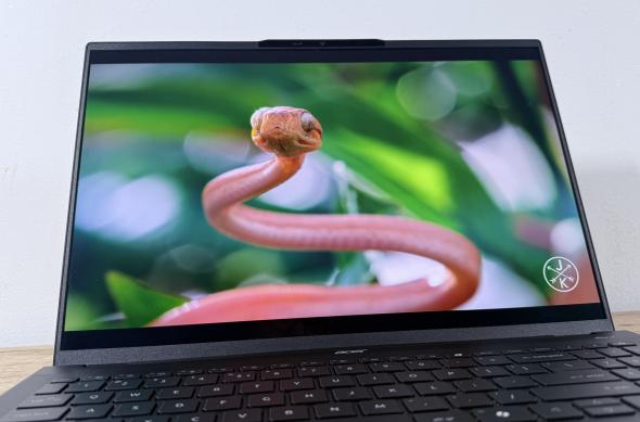 Acer Swift 16 AI - Display: Photo 24.11.2025, 20 40 43.jpg