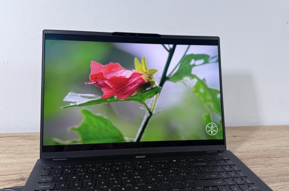 Acer Swift 16 AI - Display: Photo 24.11.2025, 20 42 22.jpg