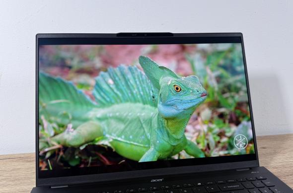 Acer Swift 16 AI - Display: Photo 24.11.2025, 20 41 01.jpg
