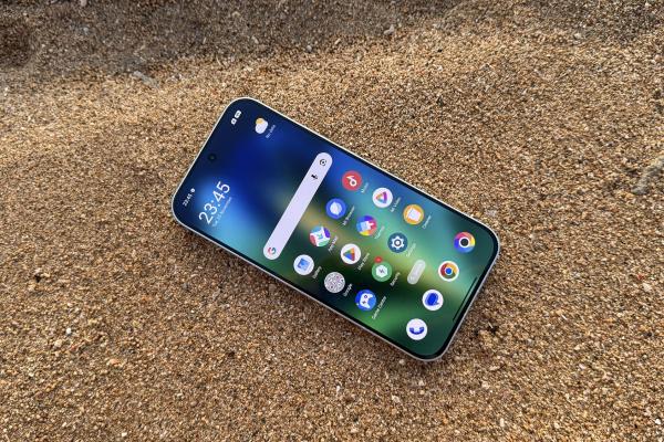 POCO F8 Pro: Display cât trebuie, mai mic decât la predecesor, foarte luminos și cu muchii înguste