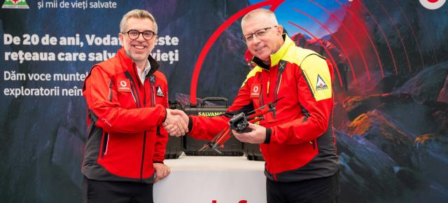Tehnologia ajunge în vârf de munte; Vodafone livrează drone de căutare și salvare echipelor Salvamont