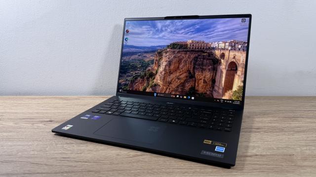 <b>Am testat Acer Swift 16 AI: Un laptop mare, dar ușor și elegant, cu un ecran OLED spectaculos, gata pentru productivitate și divertisment</b>2025 ne-a adus dispozitive ce mizează pe AI. Acer nu a stat pe gânduri, lansând o mulțime de laptopuri cu funcționalități AI, din ce în ce mai dotate. Un astfel de model e Acer Swift 16 AI, ce a ajuns recent pe baza noastră de teste. Privind spre greutate