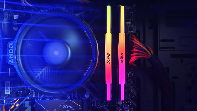 <b>AI-ul dă peste cap piața hardware: cresc prețurile la RAM, stocare și în curând și la plăcile video</b>Industria PC-urilor trece printr-o nouă perioadă de presiune. Prețurile componentelor s-au stabilizat în ultimii ani, după valul de scumpiri cauzat de minarea criptomonedelor. După un an dominat de discuții despre prețurile mari ale GPU-urilor, asistăm