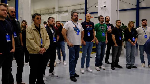 <b>Am vizitat creierul întreprinderii HONOR din Xi'an, unde se nasc ideile telefoanelor viitoare (R&D)</b>Când spui R&D, de obicei te gândești la birouri cu whiteboard și grafice pe pereți. La Xi’an, HONOR ne-a arătat însă altceva: un ecosistem complet de laboratoare, de la camere și display, până la fiabilitate extremă, unde telefoanele trec 