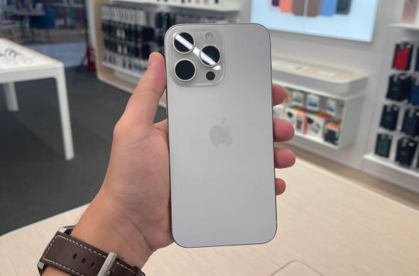 iPhone 15 Pro și Pro Max - Foto: iPhone-15-Pro-Max-Foto_002.jpg