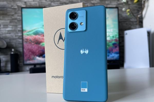 Motorola Edge 40 Neo: Design posh, chic şi toate sinonimele