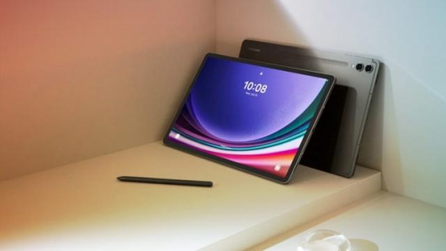 <b>Samsung Galaxy Tab A9 și Tab S9 FE au fost listate în Google Play Console; Noi tablete accesibile sosesc curând</b>Samsung urmează să anunțe o nouă serie de tablete curând, variante mai accesibile din gama „Fan Edition”. Pe lângă seria Galaxy Tab S9 FE, însă, pare că urmează să sosească și un model mai accesibil Galaxy Tab A9. Două dintre aceste noi dispozitive