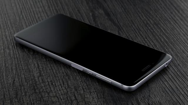 <b>Vernee Mars disponibil de astăzi la precomandă! Aduce 4 GB RAM, un display FHD de 5.5 inch și costă doar 199.99 dolari</b>Compania chineză Vernee anunță astăzi startul programului de precomandă pentru smartphone-ul Mars - un terminal ce vine într-o carcasă unibody din metal alături de specificații upper mid-range. Și prețul constituie un punct de atracție, iar ca beneficiu