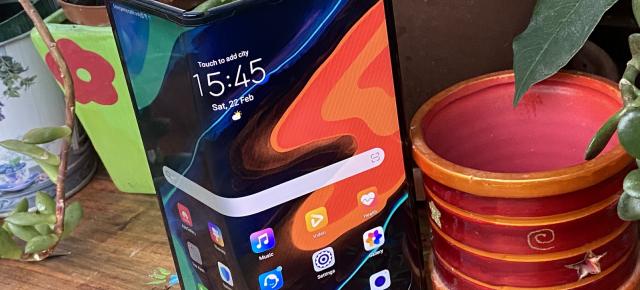 Huawei Mate Xs Hands-On Review: cel mai mare telefon pliabil are acum 5G, balama îmbunătăţită, o cameră quad respectabilă