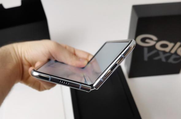 Unboxing Samsung Galaxy Fold (conținutul cutiei): Samsung-Galaxy-Fold_002.jpg