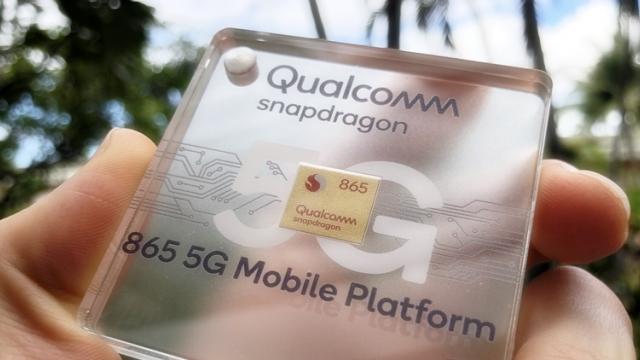 <b>Qualcomm anunță lansarea lui Snapdragon 865, procesorul ce va "ticăi" la interiorul flagship-urilor din 2020</b>În cadrul summit-ului desfășurat în aceste zile în Maui, cei de la Qualcomm au anunțat printre altele și lansarea noului procesor flagship Snapdragon 865 - soluția pe care o vom regăsi integrată la bordul a numeroase 