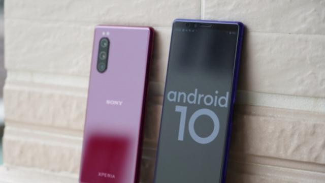 <b>Moș Nicolae aduce un cadou pentru utilizatorii de terminale Xperia 1 și Xperia 5: Android 10 se distribuie oficial! </b>În ajun de Moș Nicolae iată că utilizatorii de terminale Sony Xperia 1 și Xperia 5 au parte de un cadou special, Android 10 fiind livrat oficial chiar în momentul de față către posesorii acestor dispozitive