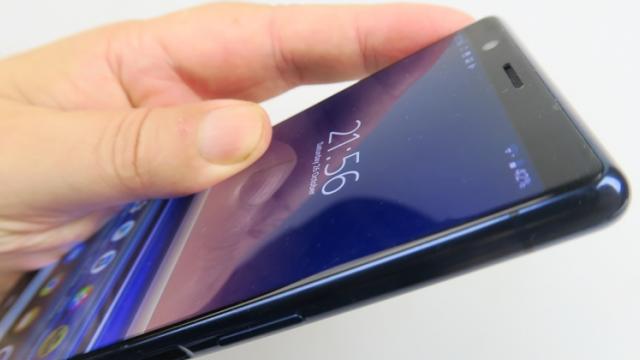 <b>Sony Xperia 3 ar fi apărut într-un benchmark, cu procesor Snapdragon 865, 12 GB RAM</b>Sony îşi continuă denumirile inedite date flagshipurilor sale. După Xperia 1 a venit Xperia 5, iar acum va veni Xperia 3. Telefonul scăpase iniţial în noiembrie, iar acum apare şi în primul benchmark cu upgrade clar faţă 