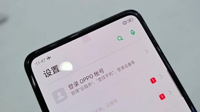 <b>Oppo prezintă un telefon prototip cu cameră selfie sub ecran şi fără porturi sau butoane</b>Oppo a avut o sumedenie de prezentări şi lansări în această săptămână, de căşti AR, dispozitive Internet of Things şi teasere legate de telefoane pliabile şi Oppo Find X2. Poate cel mai interesant de 