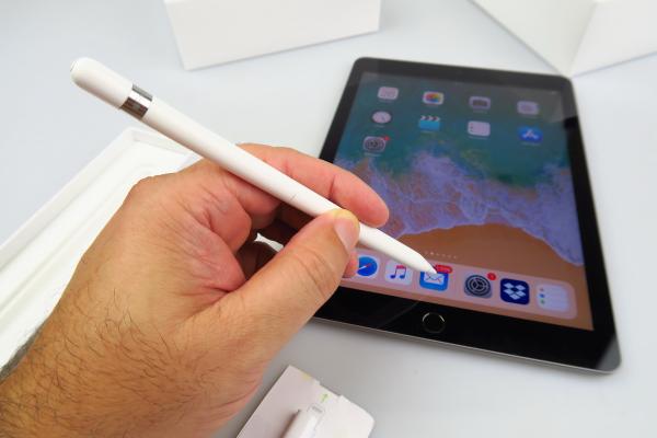 Apple iPad 9.7 (2018): Hardware solid cât să ruleze PUBG Mobile şi Fortnite fără probleme