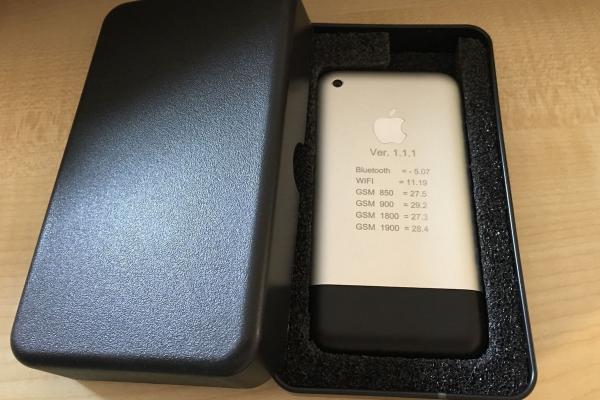 Un iPhone produs în SUA se vinde pe eBay; Iată ce are special