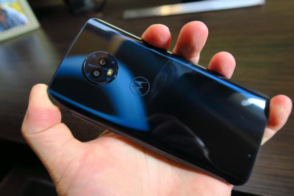 Motorola Moto G6: Design deja clasic Moto, arătos şi premium