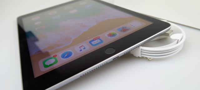 Apple iPad 9.7 (2018): Baterie care livrează fix ce scrie pe cutie