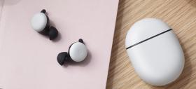 Google Pixel Buds 2 debutează, cu design inspirat de Chromecast, Google Assistant ca funcţie centrală